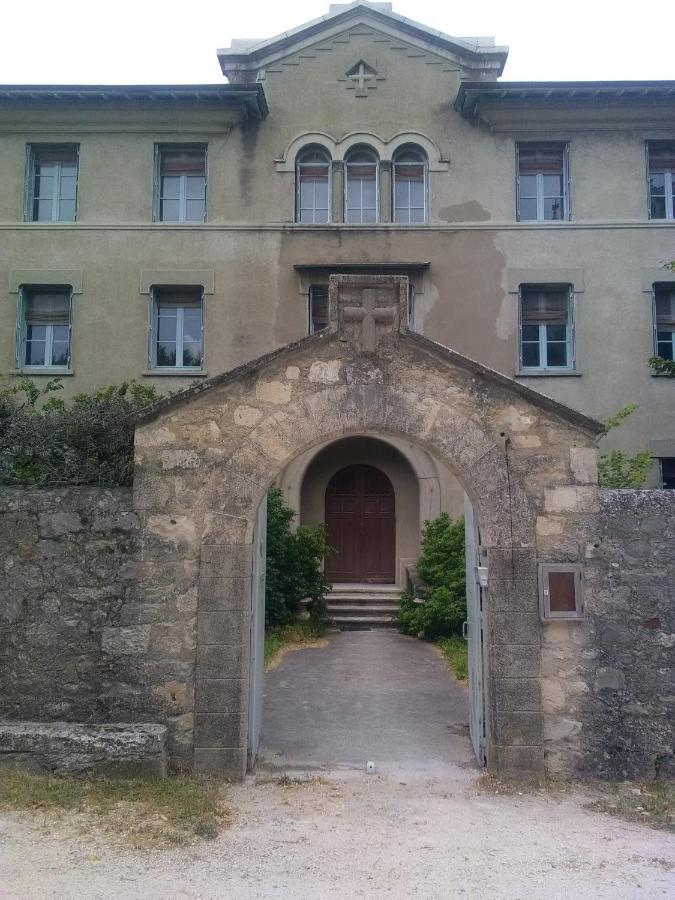 Gite D'Etape Clos St Roch Viviers Bagian luar foto